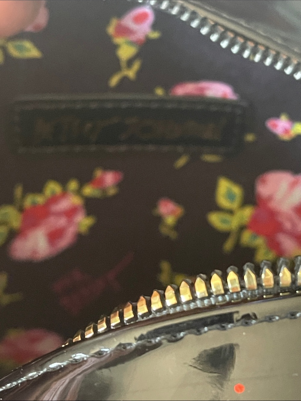 ❤️‍🔥NWOT-BETSEY JOHNSON Black & Red Lips w Vampire Fangs Crossbody Purse - Picture 8 of 9